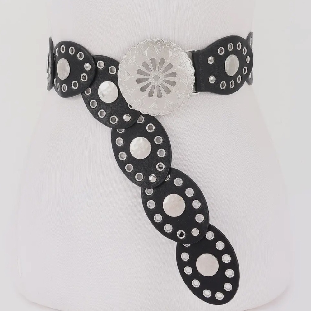 ShopEvelynne Black and Silver Statement Belt